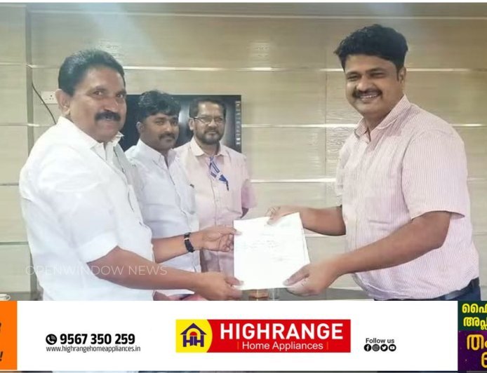 കുമളിയിൽ നിന്നും ബാംഗ്ലൂറിലേക്കും, മൂന്നാറിലേക്കും KSRTC ബസ് അനുവദിക്കണമെന്ന് ആവിശ്യപ്പെട്ട് കൊണ്ട് പീരുമേട് MLA അഡ്വ: സിറിയക് തോമസ്ഗതാഗത വകുപ്പ് മന്ത്രി സിപി ജോണിനും KSRTC MD ബിനു ശങ്കർ IAS നും നിവേദനം നൽകി.