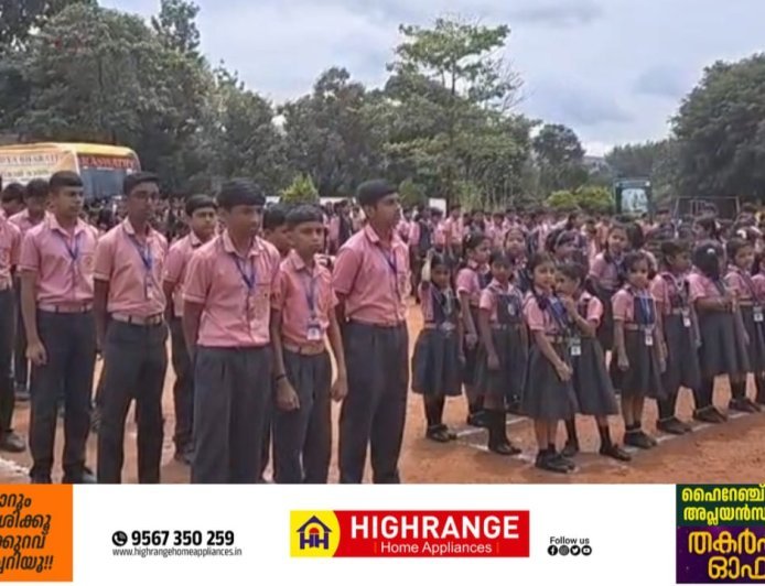 വന്ദേമാതരത്തിൻ്റെ 150-ാം വാർഷികാഘോഷങ്ങളുടെ ഭാഗമായി വിദ്യാഭാരതിയുടെ 'നമാമി ഭാരതം' സാമൂഹ്യ വന്ദേമാതര ആലാപനം.