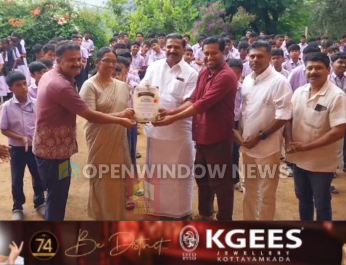 കട്ടപ്പന മുളകരമേട് സ്വദേശി അതുലിന് പുതുജീവൻ നൽകാൻ സുമനസുകളുടെ സഹായം തേടി കുടുംബം. മജ്ജ മാറ്റിവയ്ക്കൽ ശസ്ത്രക്രിയയ്ക്കായി വേണ്ടത് 60 ലക്ഷത്തോളം രൂപ.
ചികിത്സാ സഹായത്തിനായി കട്ടപ്പന മർച്ചന്റ് യൂത്ത് വിംഗും വെള്ളയാംകുടി സെൻറ് ജെറോംസ്  സ്കൂളും ചേർന്ന് നടത്തിയ ബിരിയാണി ചലഞ്ചിലൂടെ സമാഹരിച്ച എൺപത്തിഅയ്യായിരം രൂപ നഗരസഭാ ചെയർപേഴ്സൺ ജോയി വെട്ടിക്കുഴിക്ക് സ്കൂൾ ഹെഡ്മിസ്ട്രസ്  ബിൻസി സെബാസ്‌റ്റ്യൻ കൈമാറി.