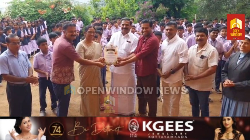കട്ടപ്പന മുളകരമേട് സ്വദേശി അതുലിന് പുതുജീവൻ നൽകാൻ സുമനസുകളുടെ സഹായം തേടി കുടുംബം. മജ്ജ മാറ്റിവയ്ക്കൽ ശസ്ത്രക്രിയയ്ക്കായി വേണ്ടത് 60 ലക്ഷത്തോളം രൂപ.
ചികിത്സാ സഹായത്തിനായി കട്ടപ്പന മർച്ചന്റ് യൂത്ത് വിംഗും വെള്ളയാംകുടി സെൻറ് ജെറോംസ്  സ്കൂളും ചേർന്ന് നടത്തിയ ബിരിയാണി ചലഞ്ചിലൂടെ സമാഹരിച്ച എൺപത്തിഅയ്യായിരം രൂപ നഗരസഭാ ചെയർപേഴ്സൺ ജോയി വെട്ടിക്കുഴിക്ക് സ്കൂൾ ഹെഡ്മിസ്ട്രസ്  ബിൻസി സെബാസ്‌റ്റ്യൻ കൈമാറി.